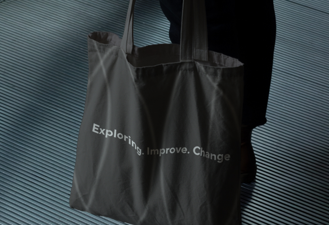 Выпускники Contented сделали мерч для студии OKTTA